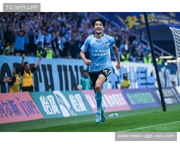 大连英博王禹前场策动直塞